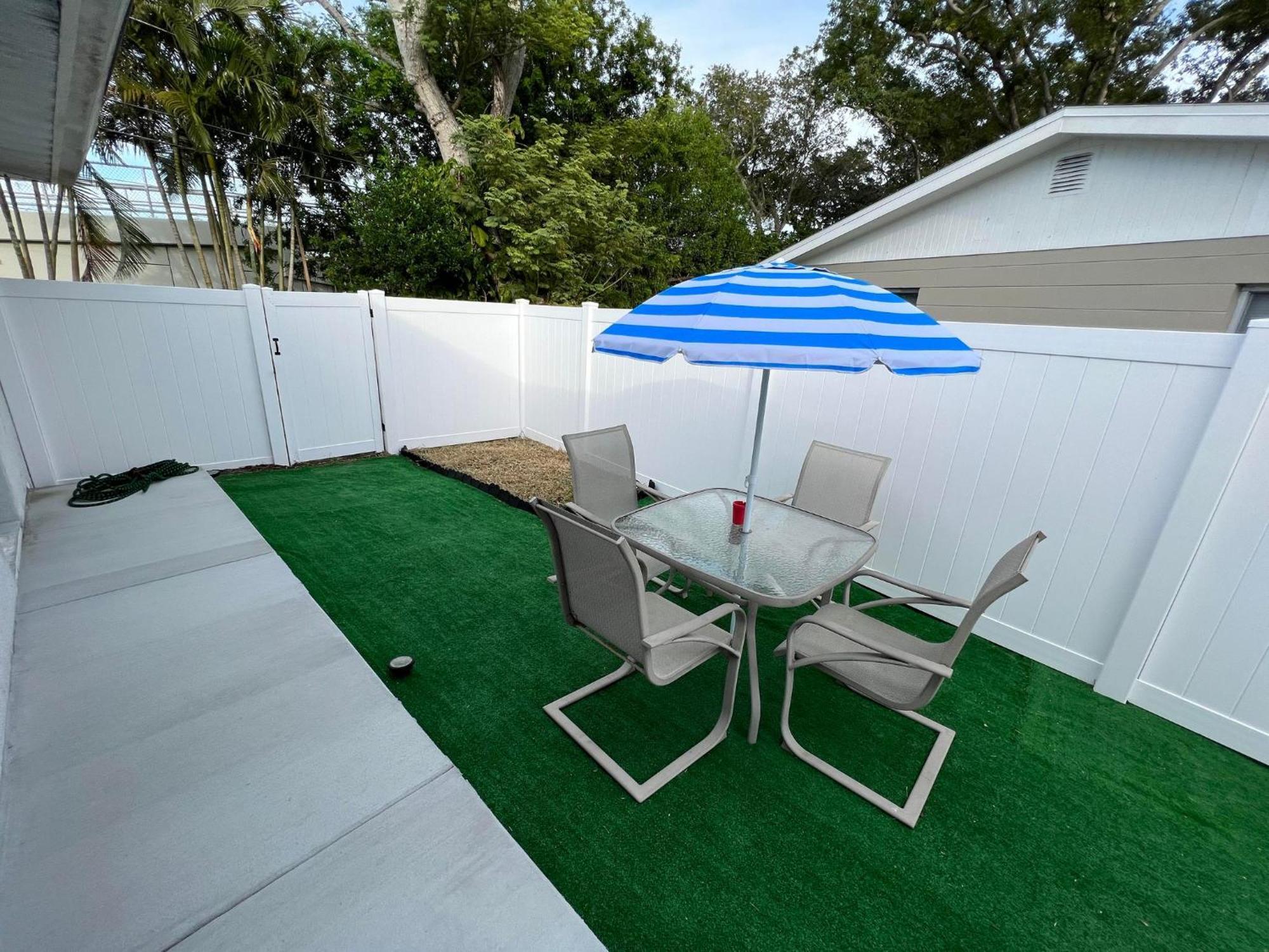 Cozy Private Studio W/Own Yard - 3Mi From Beach Seminole Buitenkant foto